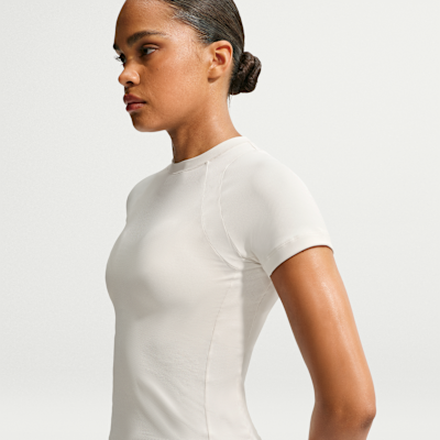 NIKE公式】NikeSKIMS Airy ウィメンズ ベビー Tシャツ.オンライン